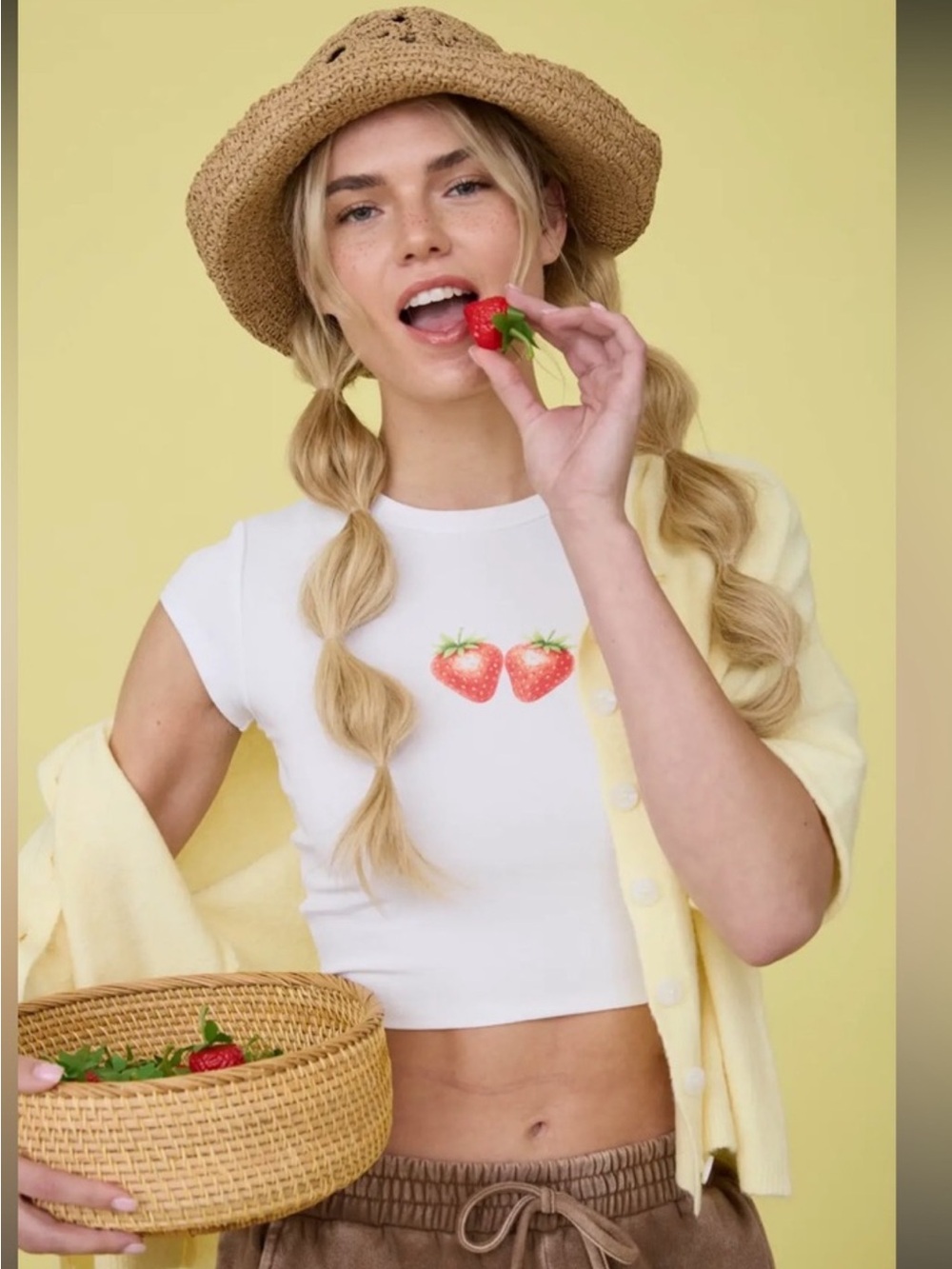 🆕🍓White Strawberry Tee - Picture 1 of 6